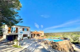 RUSTIC PROPERTY WITH TOURIST LICENSE IN CALA MURADA, MALLORCA