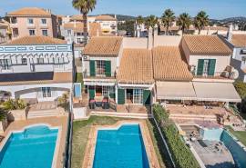 Vilamoura – Semi-detached 3-bedroom villa with swimming pool