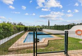 Vilamoura – Semi-detached 3-bedroom villa with swimming pool