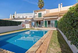 Vilamoura – Semi-detached 3-bedroom villa with swimming pool