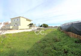 Plot with 830m2 for construction of a detached house, in Pêra