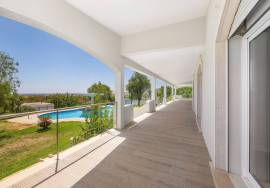 Tranquil Luxury: Sea View Villa with Pools, Gym, and More in Estoi
