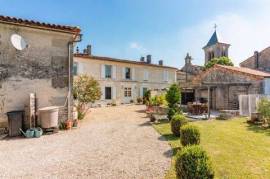 Beautiful 4-bed character house, Mareuil, Charente