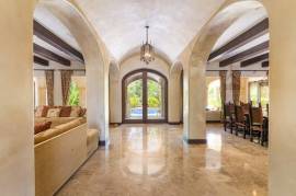 Villa Tuscana: Luxury Home