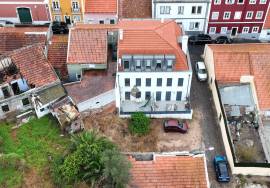 Land with approved project for 5 apartments in Ajuda