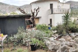 Sale of three small houses on a plot of 2700 m2 in XALÓ.