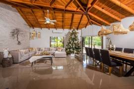 Casa Cielo: Luxurious Multifunctional Estate with Main House, Apartments, and Pool in Guanacaste!