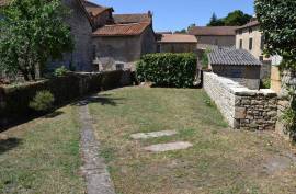 €75000 - Perfect Holiday Home For Sale in Nanteuil-en-Vallee