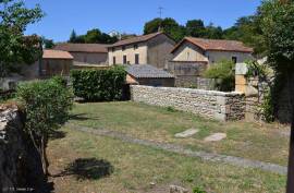 €75000 - Perfect Holiday Home For Sale in Nanteuil-en-Vallee