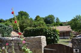 €75000 - Perfect Holiday Home For Sale in Nanteuil-en-Vallee