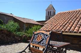 €75000 - Perfect Holiday Home For Sale in Nanteuil-en-Vallee