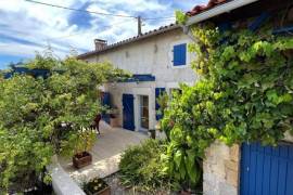 €182950 - Beautiful Charentaise House with a Pleasant Private Courtyard