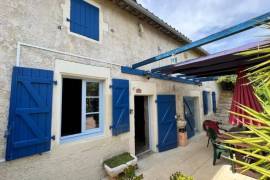 €182950 - Beautiful Charentaise House with a Pleasant Private Courtyard