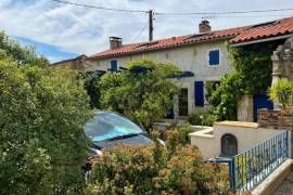 €182950 - Beautiful Charentaise House with a Pleasant Private Courtyard