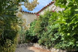 €182950 - Beautiful Charentaise House with a Pleasant Private Courtyard