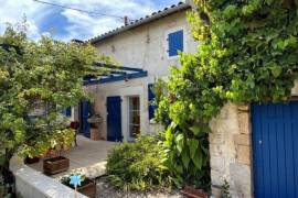 €182950 - Beautiful Charentaise House with a Pleasant Private Courtyard