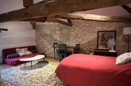 €222000 - Beautiful Town House - Great Potential for Chambres d'Hotes