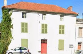 €222000 - Beautiful Town House - Great Potential for Chambres d'Hotes