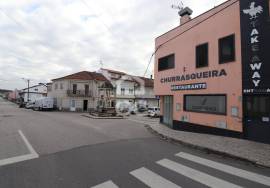 Commercial building with restaurant/barbecue area in Vila Nova de Anços.