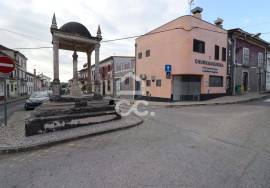 Commercial building with restaurant/barbecue area in Vila Nova de Anços.