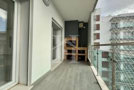 Apartamento T2 com garagem na Urbanização Solvillas