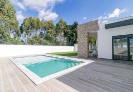 Detached villa with swimming pool