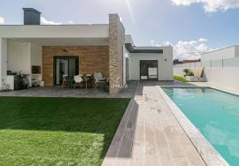 Detached villa with swimming pool