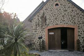 Country House with Outbuilding and Lovely Location