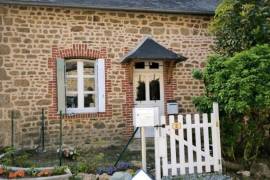 Country House with Outbuilding and Lovely Location