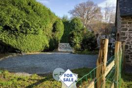 Country House with Outbuilding and Lovely Location