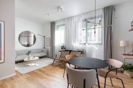 Elegant 4-room apartment with large balcony near Ku'damm