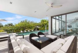 Elegant 4-bedroom Patio Duplex with Private Pool and Stunning Sea Views