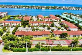 106 Half Moon Circle B1, Hypoluxo, FL 33462