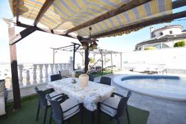 WONDERFUL VILLA WITH AMAZING VIEWS, PRIVATE POOL AND 3 GUEST CABINS!