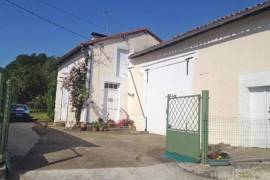 €70000 - Attractive 2 Bedroom Country House With Lovely Outside Space And Views.