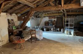 €249950 - Beautiful 17th Century House For Sale with Park and Outbuildings