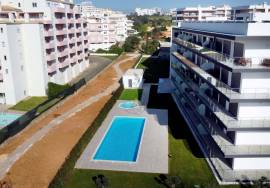 T1 Semi New with Pool in Gated Community with Pool and Box Garage - Praia da Rocha