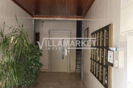 2 bedroom bank apartment with storage room located in the center of Sobral de Monte Agraço