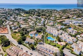 Algarve, Carvoeiro, spacious 1 bedroom apartment, with swimming pool and parking for sale in Quinta do Paraíso, Carvoeiro, close to the beach and local shops.