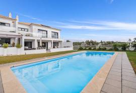 Spacious 4-bedroom linked Villa with shared pool in Almancil