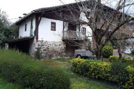 Rustic house for sale in Zeanuri