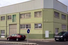 Industrial warehouse for sale on a two-storey corner – Spacious, bright and versatile