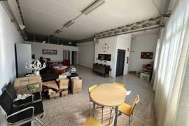 Warehouse for sale a second floor with elevator and loading dock in Elche