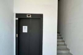 Warehouse for sale a second floor with elevator and loading dock in Elche