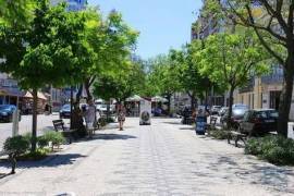 Loja / Estabelecimento Comercial em Loulé (São Clemente) de 227,00 m²