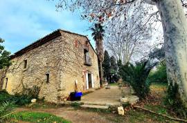 Former Wine Domain In The Heart Of The Vineyards