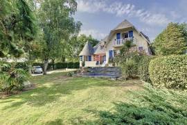 Detached Country House with Swimming Pool