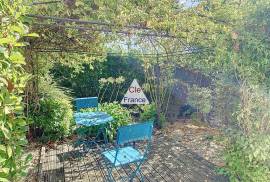 Detached House with Swimming Pool in Garden