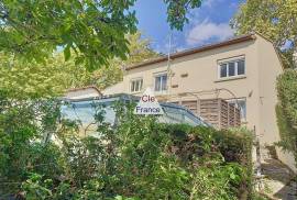 Detached House with Swimming Pool in Garden