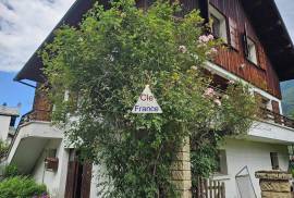 Detached House with Garden